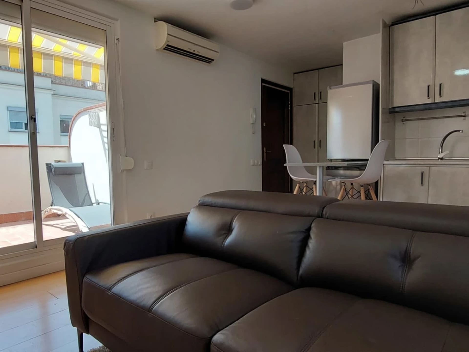 iqwuzdbrkrza9kgjox1t-1 copia-2 Apartamentos vista mar en Barcelona